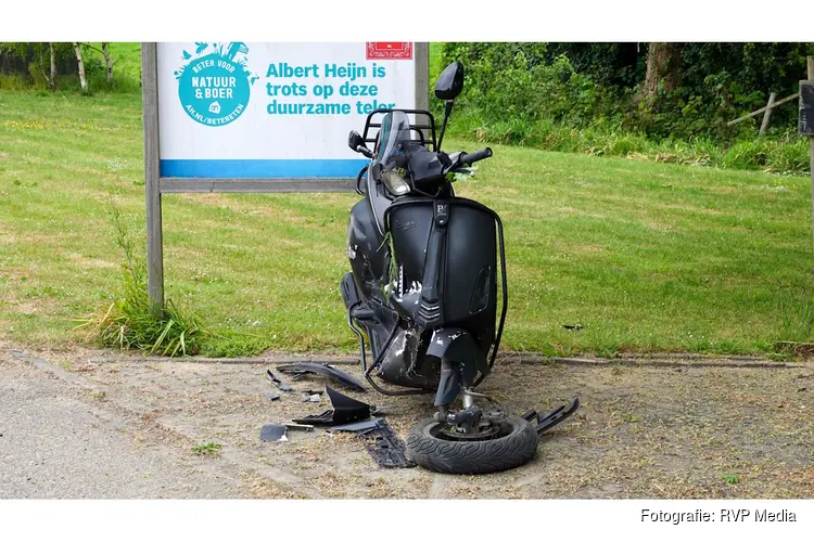 Scooterbestuurder naar het ziekenhuis na harde aanrijding in Heerhugowaard