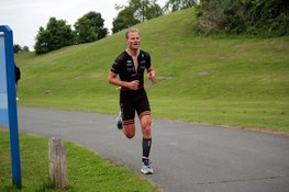 Joris de Boer en Morena Stevens zegevieren in Stad van de Zon Triathlon