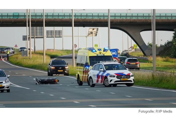 Motorrijder met spoed naar het ziekenhuis na ongeval op N242