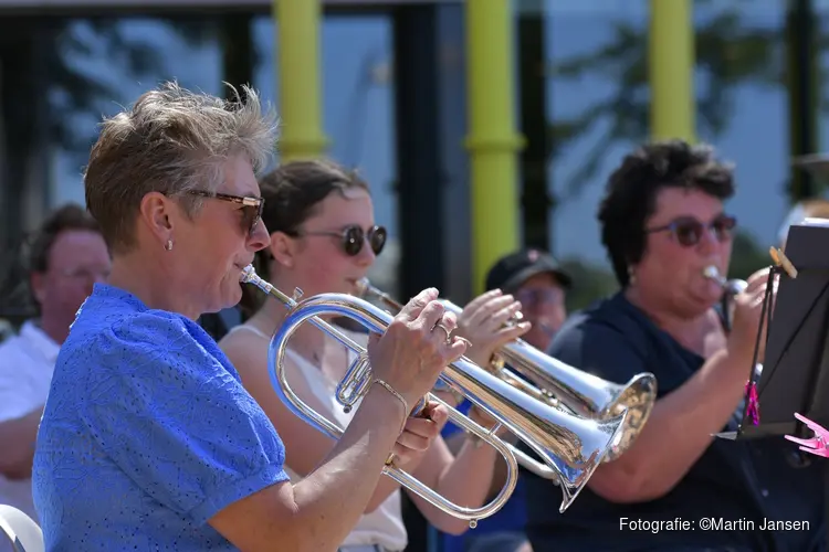 Zonnige klanken en vrolijke noten: Summerbreeze brengt muziek en inspiratie naar Heerhugowaard