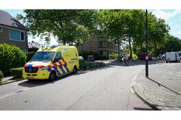 Vrouw aangereden door achteruit rijdende bestelbus