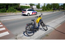 Fietsster lichtgewond na botsing met auto op rotonde Heerhugowaard
