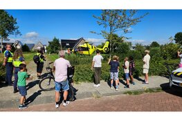 Traumahelikopter landt midden in woonwijk Heerhugowaard