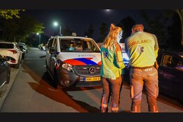 Auto op z'n kant in Noord-Scharwoude, bestuurder aangehouden