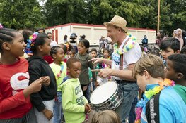 AZC-kinderen en het Wolkentheater maken samen een magische reis