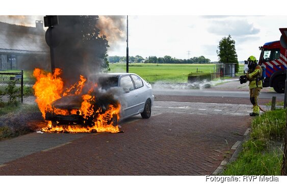 Auto afgebrand tijdens rit door Heerhugowaard