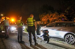 Scooterrijder lichtgewond bij val in Hensbroek