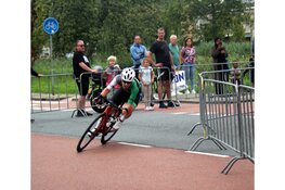 Ervaren Youri Havik sterkste in Tour de Waard, Emmy Pordon zegeviert in vrouwenkoers