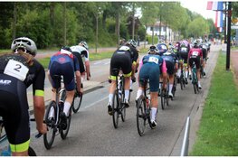 Ervaren Youri Havik sterkste in Tour de Waard, Emmy Pordon zegeviert in vrouwenkoers