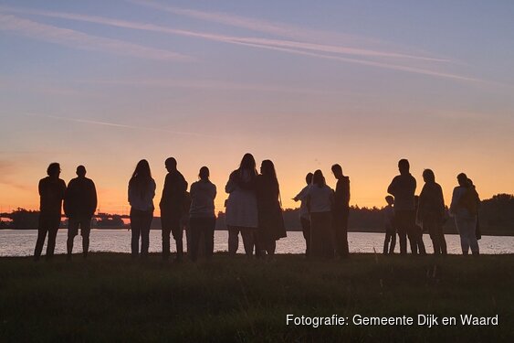 Samen wandelen om stil te staan bij suïcide tijdens Walk into the Light