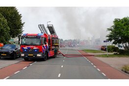 Grote brand bij bedrijf op Berenkoog in Alkmaar