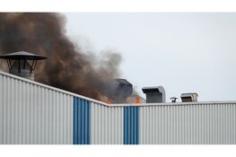 Grote brand bij bedrijf op Berenkoog in Alkmaar