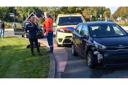 Schade na botsing met twee auto's op Oosttangent