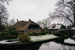 Romantische winterse rondvaart door Giethoorn populair bij stelletjes