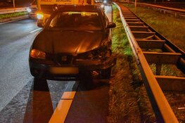 Twee personenauto's botsen op elkaar, N242 afgesloten