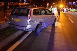 Twee personenauto's botsen op elkaar, N242 afgesloten