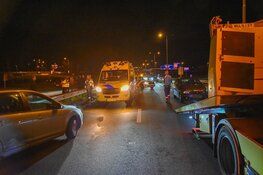 Twee personenauto's botsen op elkaar, N242 afgesloten