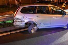 Twee personenauto's botsen op elkaar, N242 afgesloten