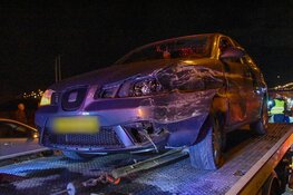 Twee personenauto's botsen op elkaar, N242 afgesloten