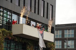 Sinterklaas feestelijk onthaald in Heerhugowaard op Raadhuisplein
