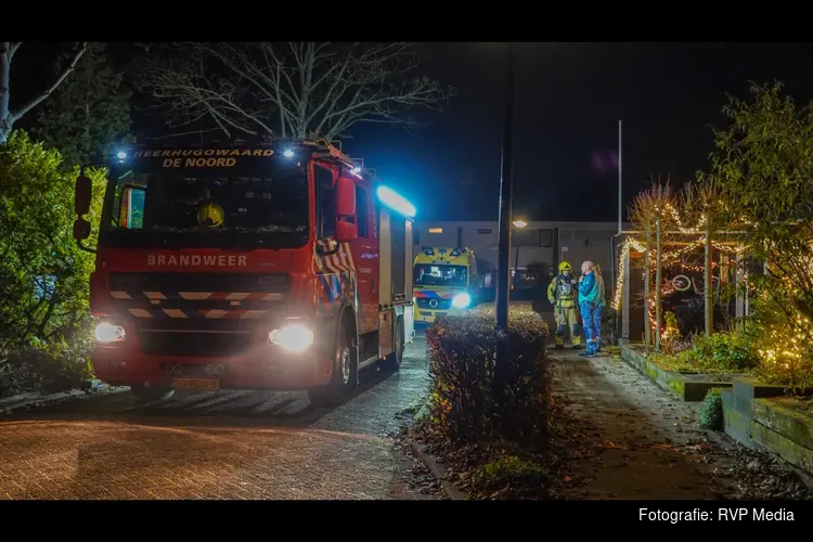 Meubilair in brand in Heerhugowaardse woning, bewoner behandeld door ambulancedienst