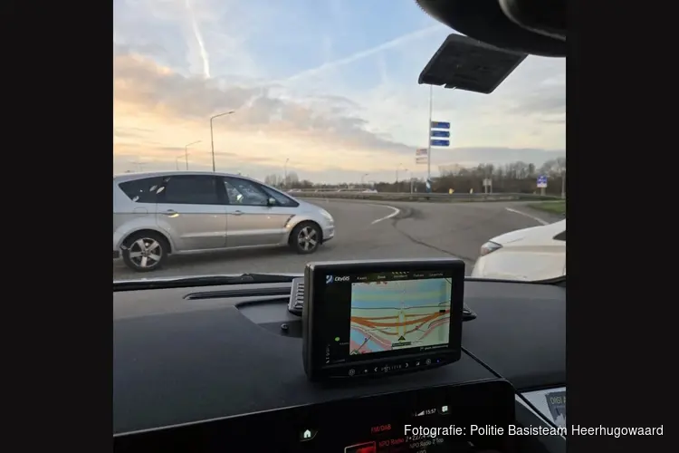 Meer dan 20 boetes binnen een kwartier op rotonde N242/Westtangent