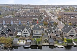 Klaversloot 41 in Broek op Langedijk, energiezuinige vrijstaande royale woning, gelegen aan het water, geschikt voor wonen en werken
