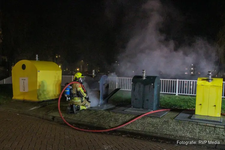 Brand in ondergrondse afvalcontainer zorgt voor forse rookontwikkeling