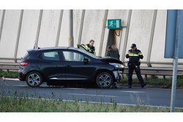 Auto crasht op N242 tussen Alkmaar en Heerhugowaard