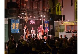 Bloemkôle feestelijk gedoopt in kerk van Berkhout