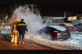 Opnieuw brand op industrieterrein Zandhorst. Peperdure Porsche totaal verwoest