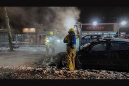 Opnieuw brand op industrieterrein Zandhorst. Peperdure Porsche totaal verwoest