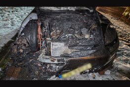 Opnieuw brand op industrieterrein Zandhorst. Peperdure Porsche totaal verwoest