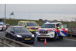 Schade na botsing tussen bestelbus en personenauto N242 bij Alkmaar