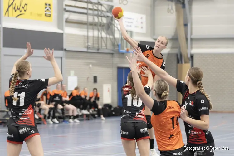 KSV verlaat bekertoernooi met opgeheven hoofd