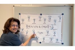 Tekenaar Esther Zijlstra zoekt testers voor kaartendeck dat gesprekken opent.