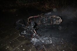 Scooter volledig verwoest door brand in Heerhugowaard