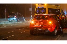 Forse schade aan auto's na aanrijding op Beukenlaan in Heerhugowaard