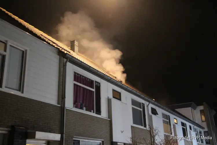 Flinke rookontwikkeling bij zolderbrand in woning Heerhugowaard
