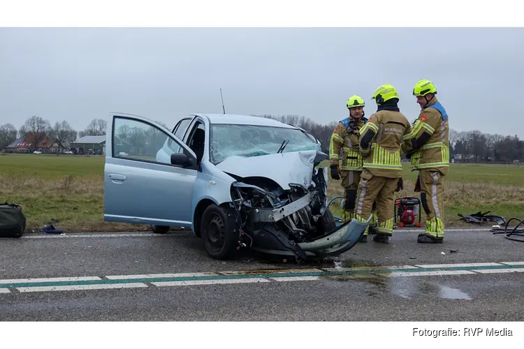 Persoon overleden na frontale botsing op N242