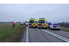 Persoon overleden na frontale botsing op N242