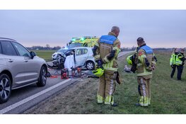 Persoon overleden na frontale botsing op N242
