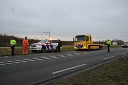 Auto belandt in sloot langs N242