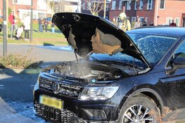 Auto vat vlam tijdens het rijden