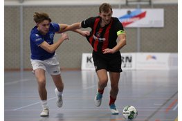 FC Marlène klopt rood aanlopend VIOS '79