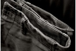 Heren chino kopen: let op de taillehoogte, niet alleen maat