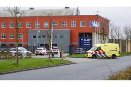Gevangenisbewaarder in nek gestoken in gevangenis in Heerhugowaard