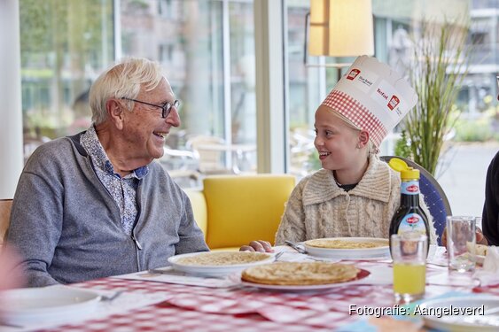 Vijf basisscholen in gemeente Dijk en Waard bakken pannenkoeken voor ouderen
