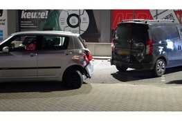 Fikse schade na botsing op parkeerplaats van Mediamarkt