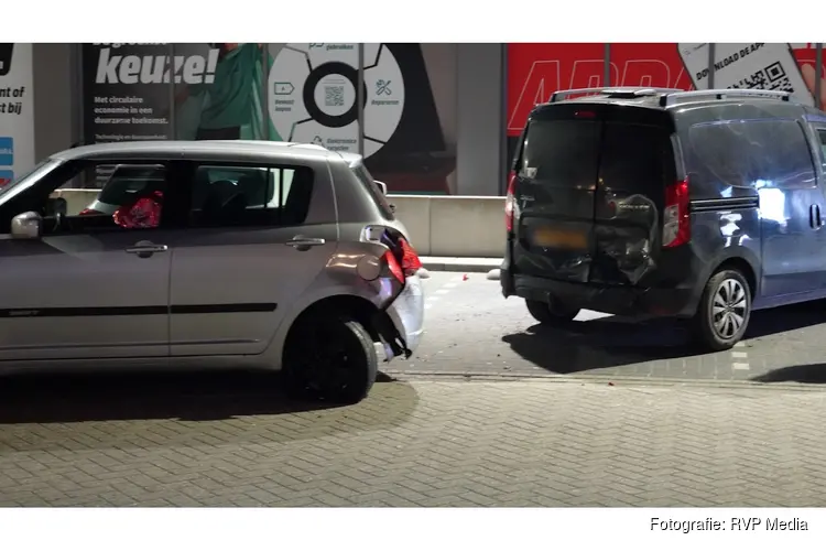 Fikse schade na botsing op parkeerplaats van Mediamarkt
